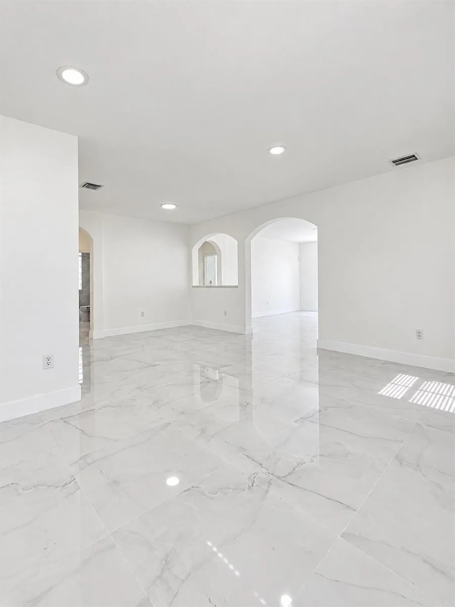 15430 SW 38TH TERRACE Miami, FL 33185