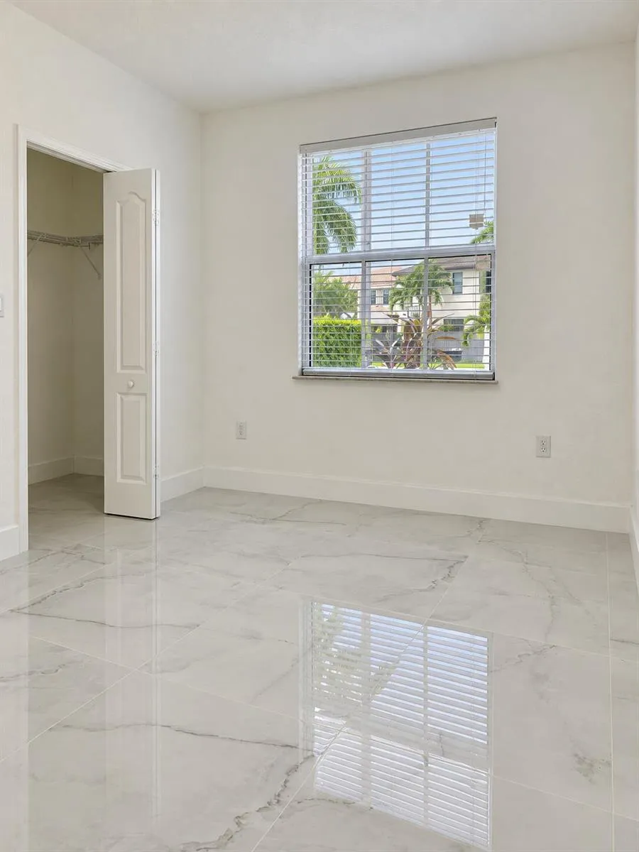 15430 SW 38TH TERRACE Miami, FL 33185