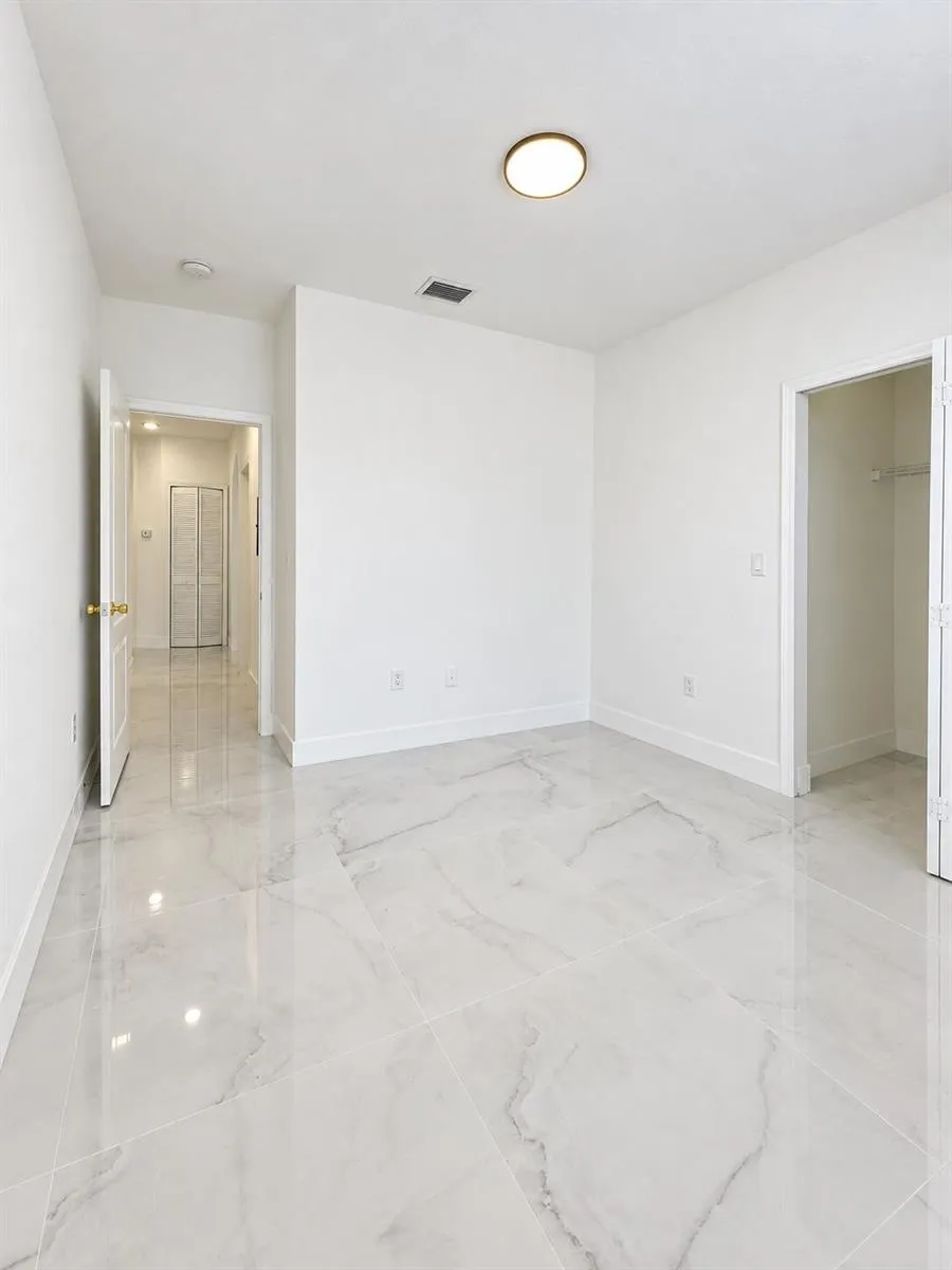 15430 SW 38TH TERRACE Miami, FL 33185
