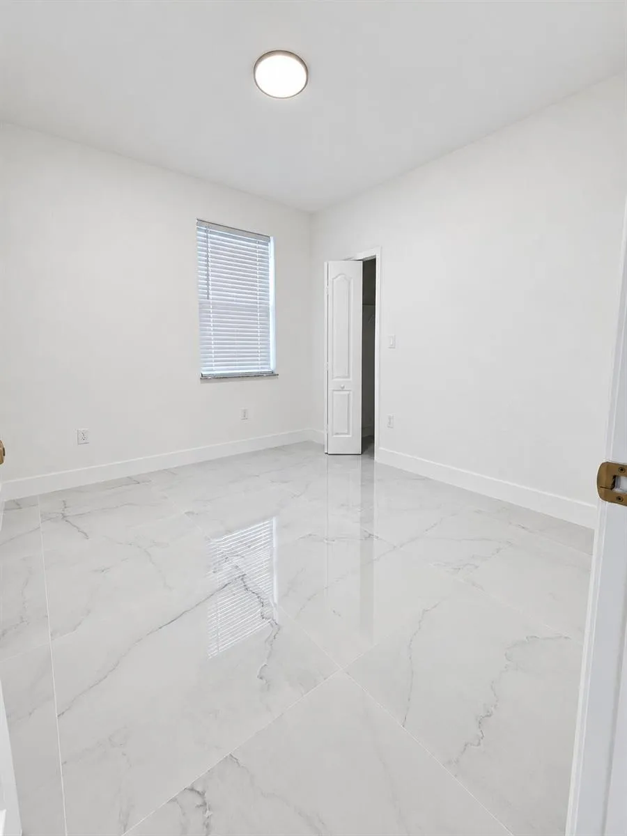 15430 SW 38TH TERRACE Miami, FL 33185