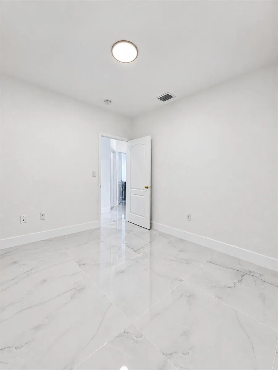 15430 SW 38TH TERRACE Miami, FL 33185