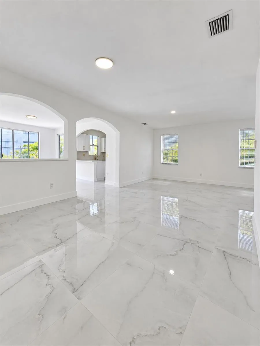 15430 SW 38TH TERRACE Miami, FL 33185