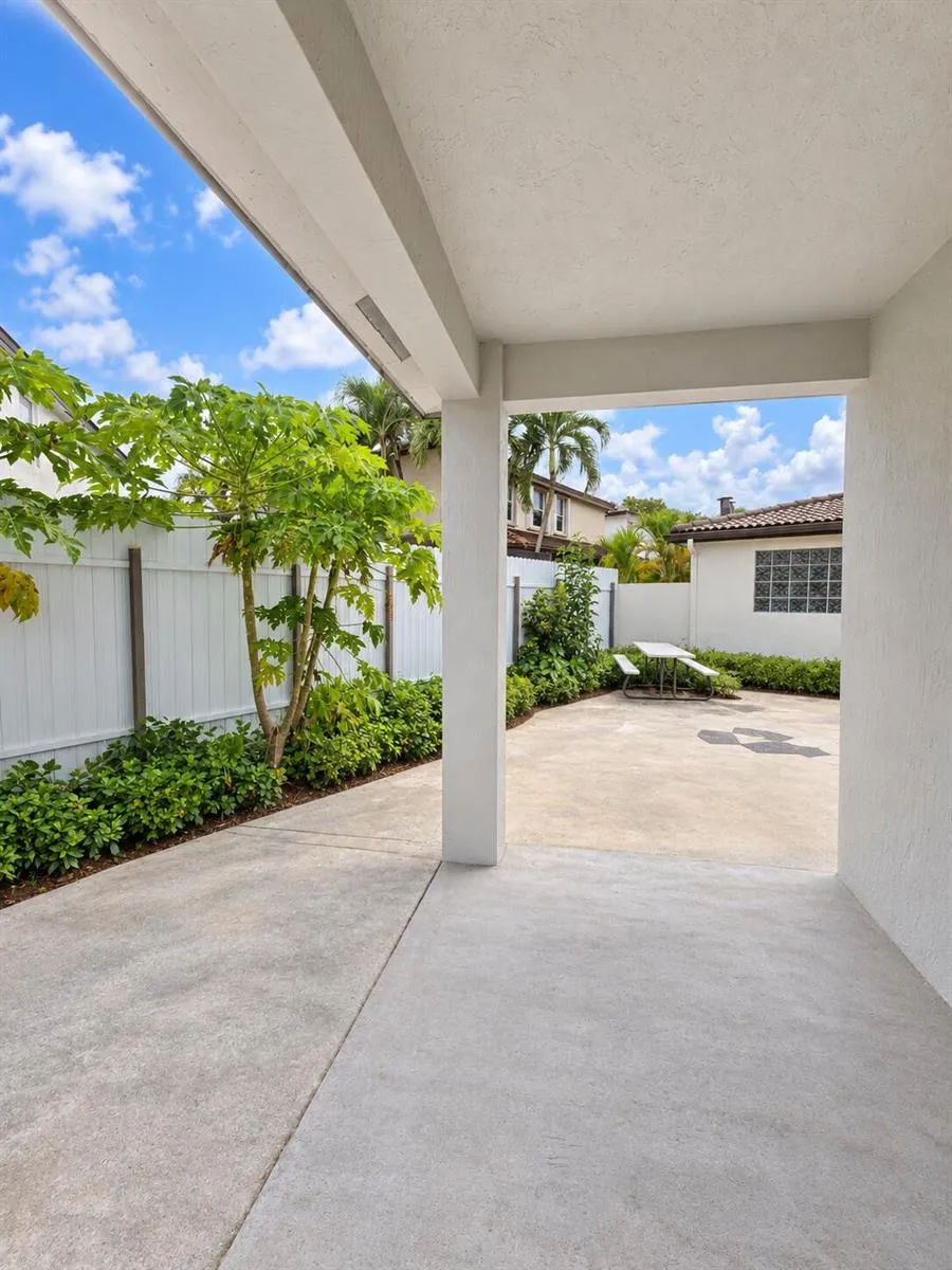 15430 SW 38TH TERRACE Miami, FL 33185