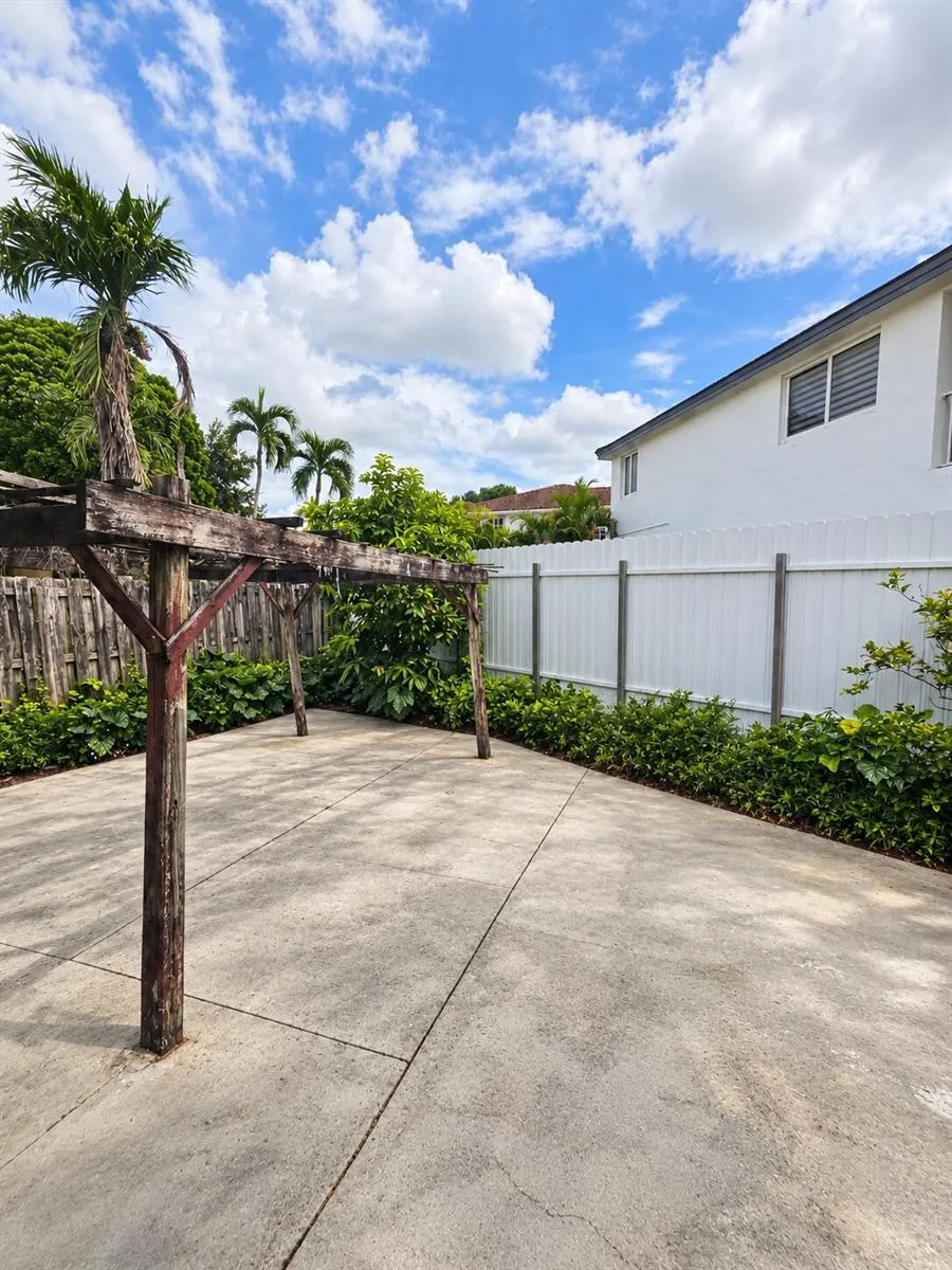 15430 SW 38TH TERRACE Miami, FL 33185