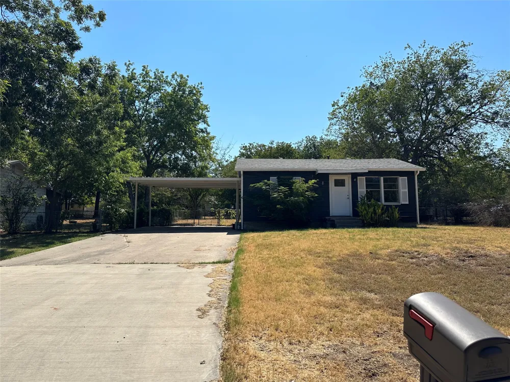 137 Lynn Drive Azle, TX 76020