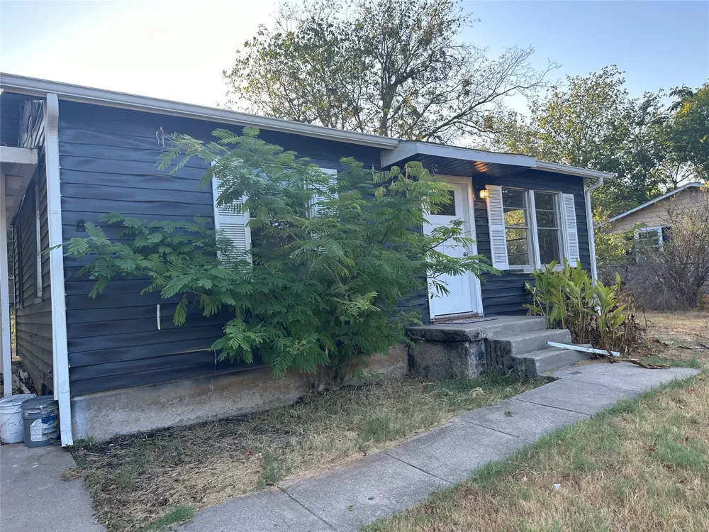 137 Lynn Drive Azle, TX 76020