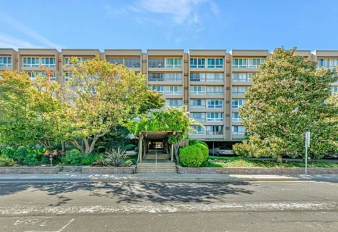 1700 Civic Center Drive #209