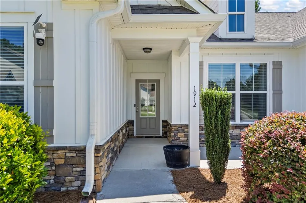1912 Hymer Court Monroe, GA 30656