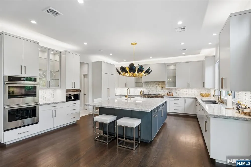 29 Roslyn Avenue Englewood Cliffs, NJ 07632