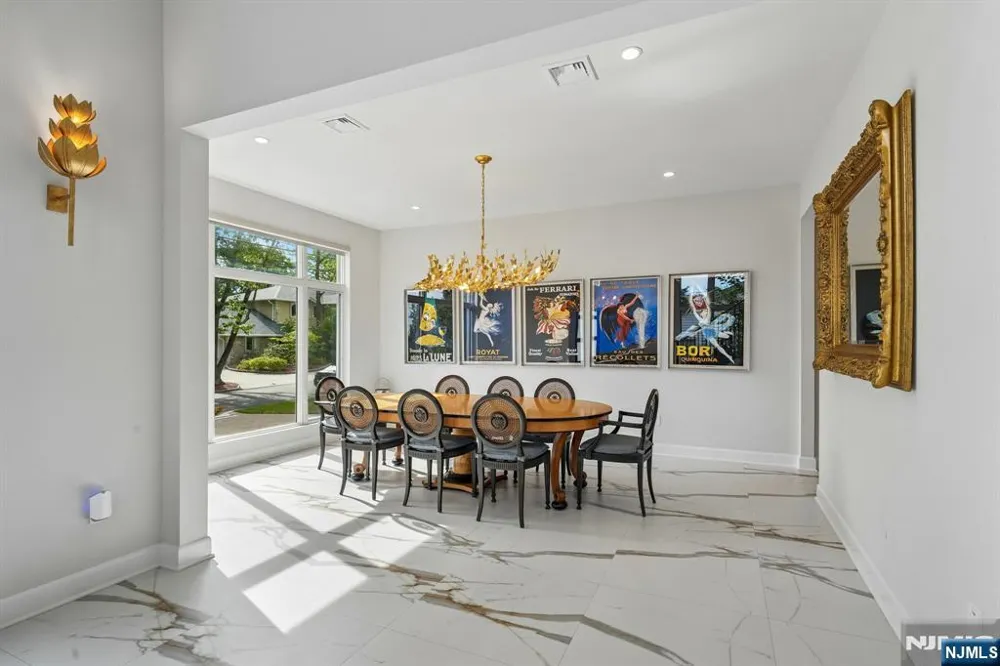 29 Roslyn Avenue Englewood Cliffs, NJ 07632