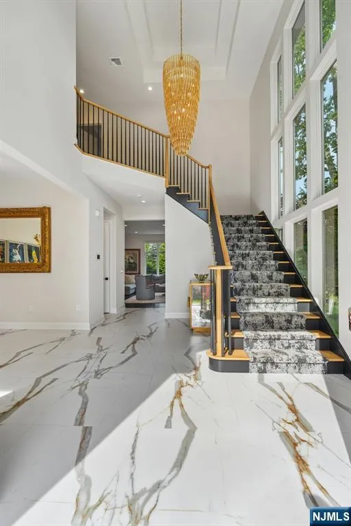 29 Roslyn Avenue Englewood Cliffs, NJ 07632