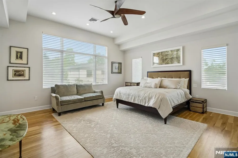 29 Roslyn Avenue Englewood Cliffs, NJ 07632