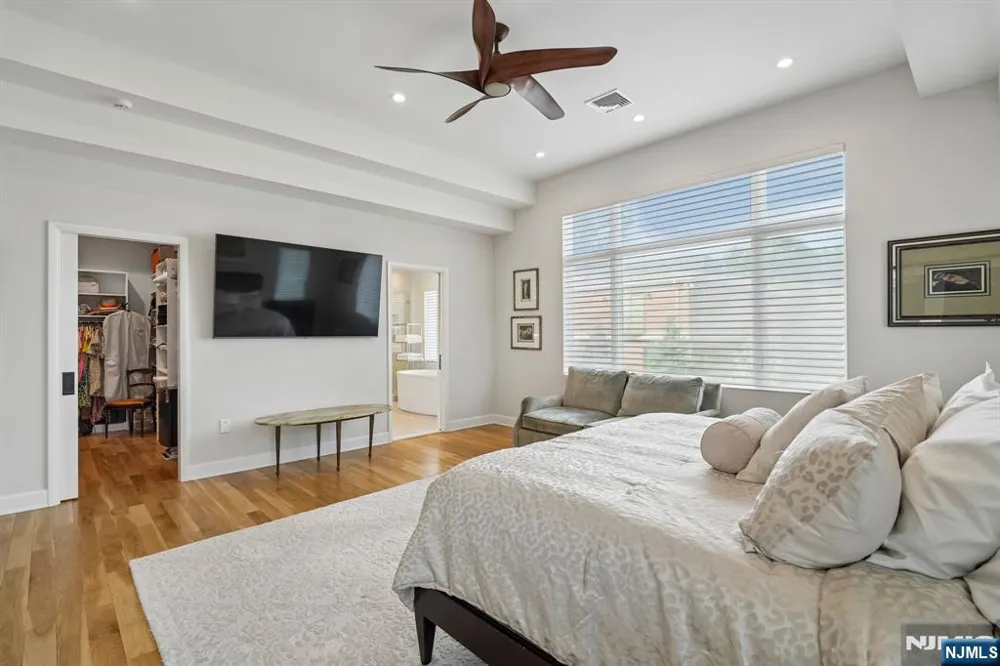 29 Roslyn Avenue Englewood Cliffs, NJ 07632