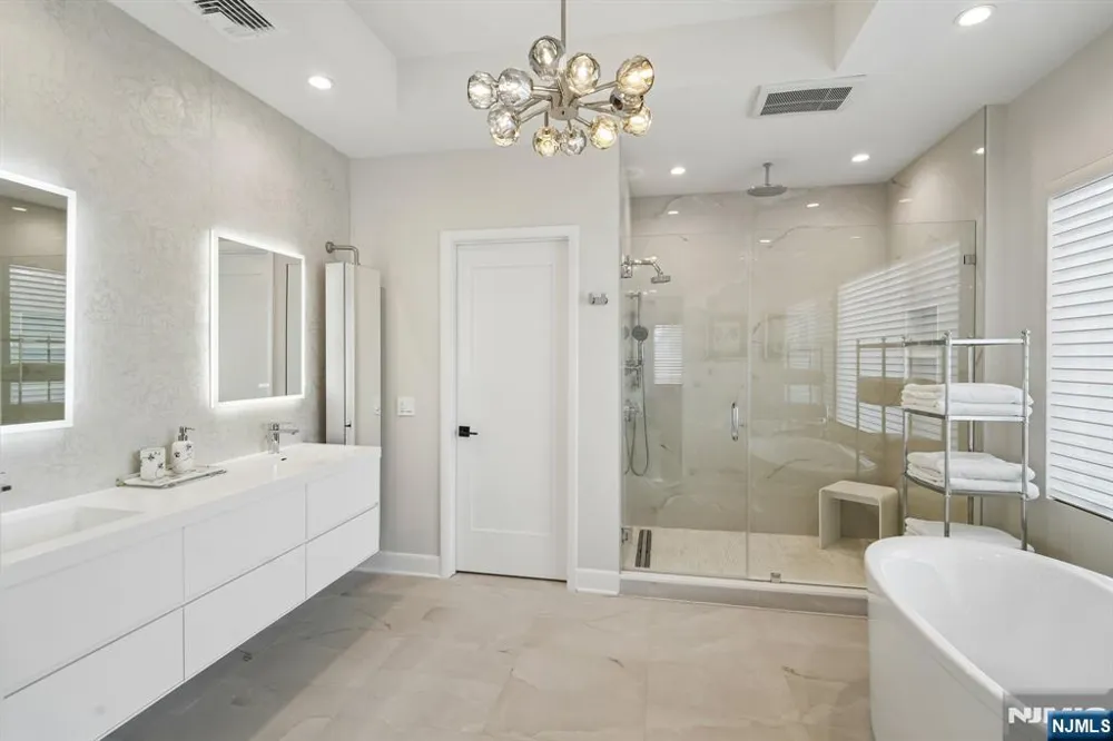 29 Roslyn Avenue Englewood Cliffs, NJ 07632