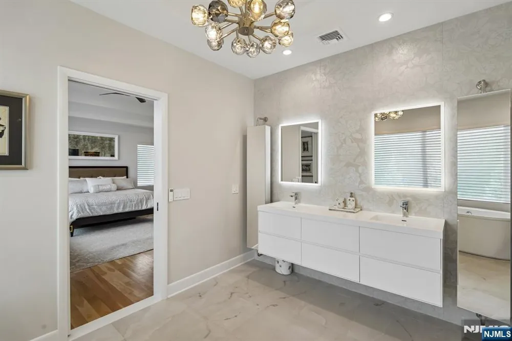 29 Roslyn Avenue Englewood Cliffs, NJ 07632