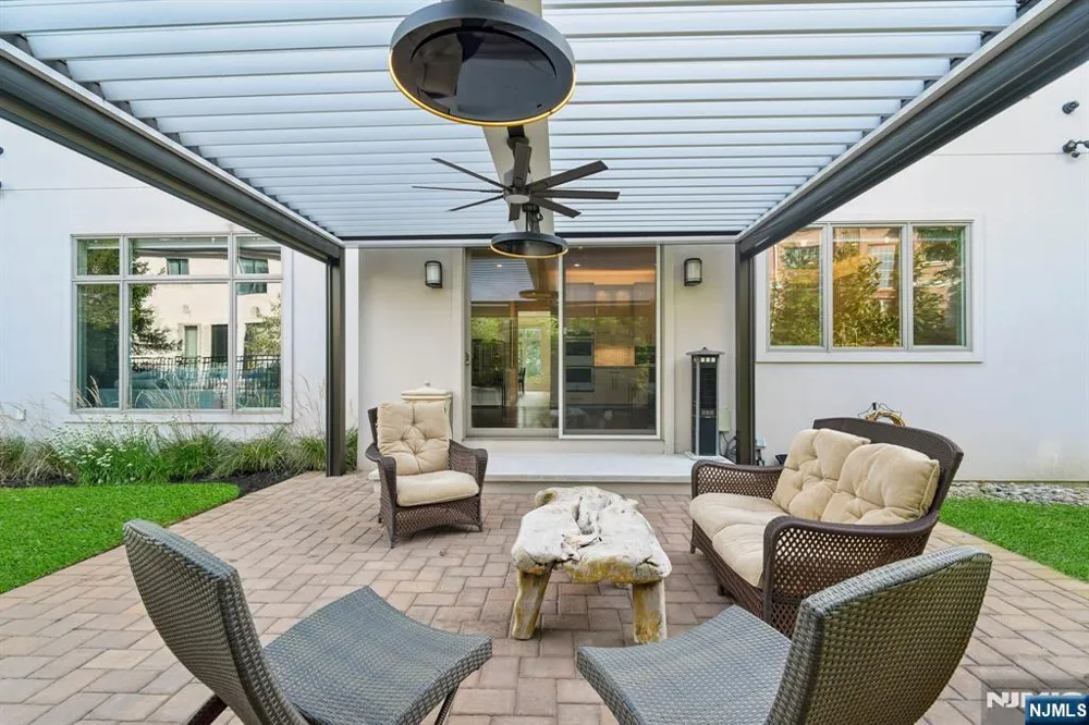 29 Roslyn Avenue Englewood Cliffs, NJ 07632