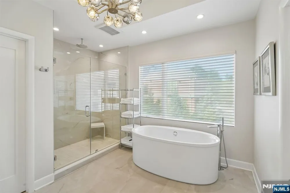 29 Roslyn Avenue Englewood Cliffs, NJ 07632