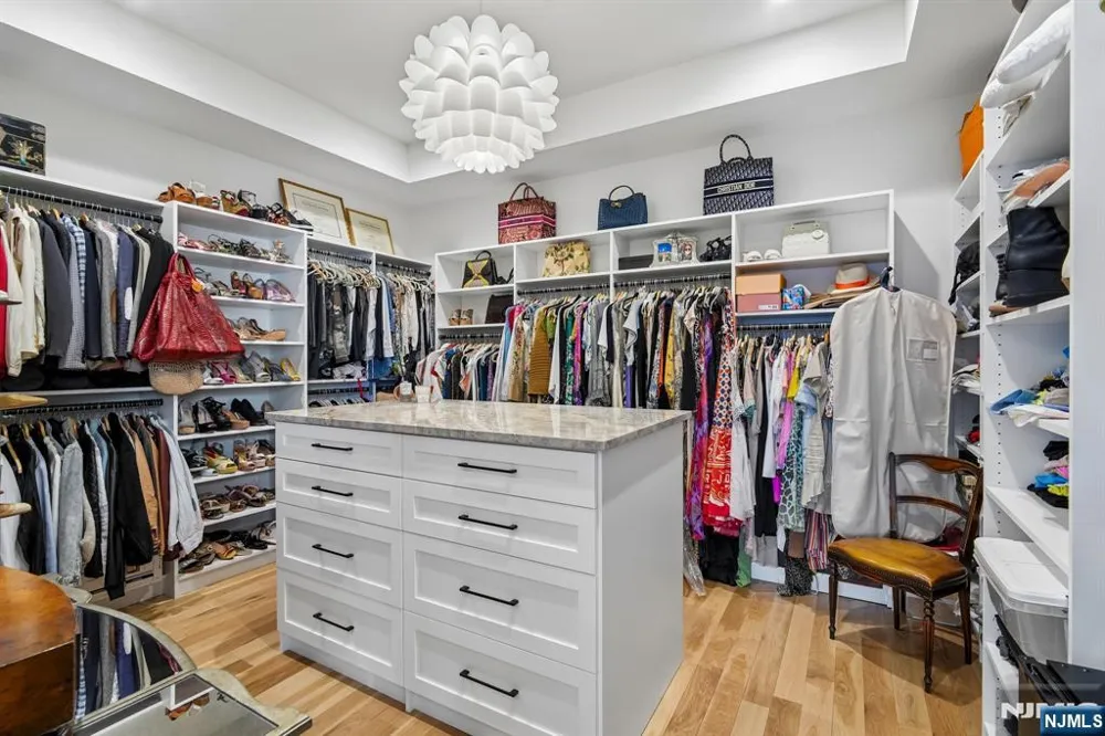29 Roslyn Avenue Englewood Cliffs, NJ 07632