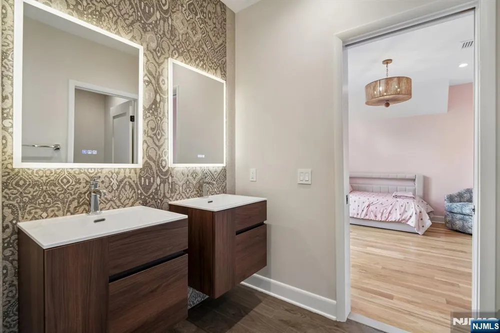 29 Roslyn Avenue Englewood Cliffs, NJ 07632