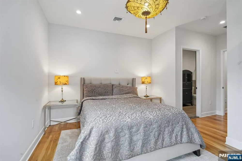 29 Roslyn Avenue Englewood Cliffs, NJ 07632