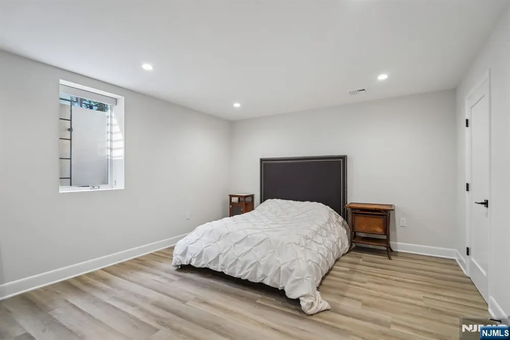 29 Roslyn Avenue Englewood Cliffs, NJ 07632