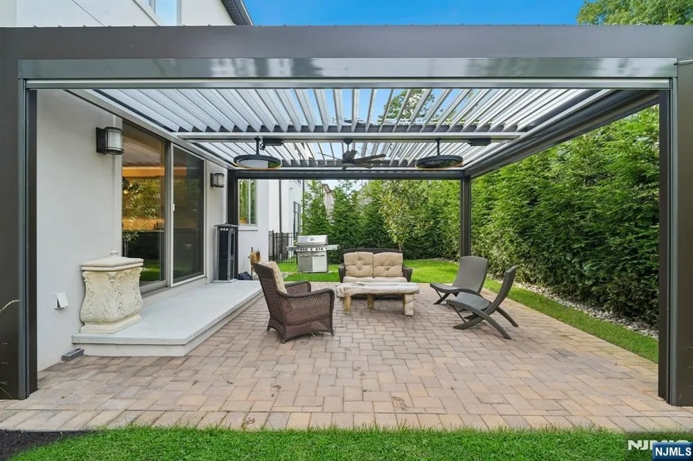 29 Roslyn Avenue Englewood Cliffs, NJ 07632