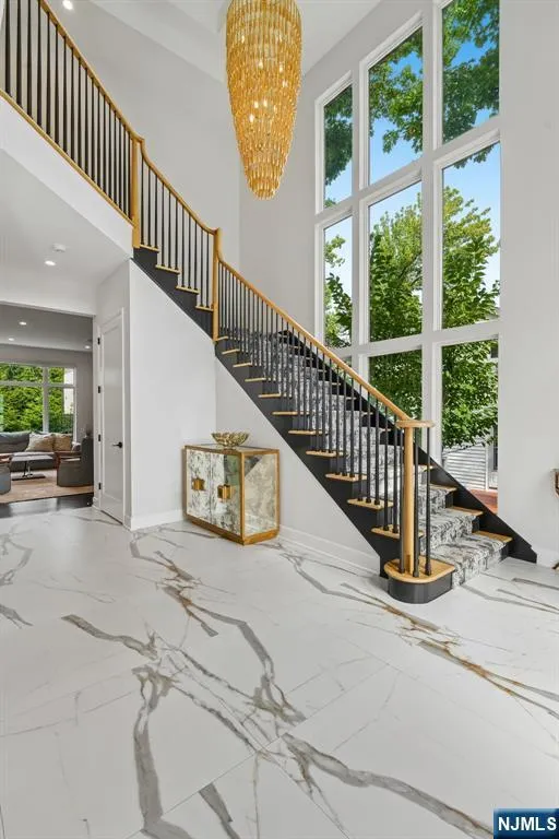 29 Roslyn Avenue Englewood Cliffs, NJ 07632