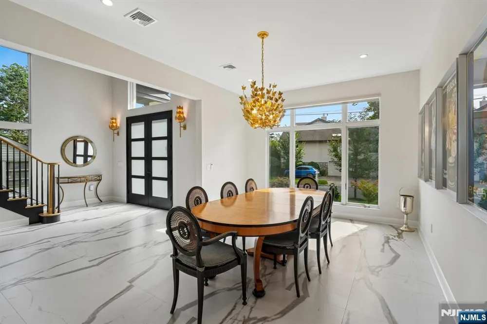 29 Roslyn Avenue Englewood Cliffs, NJ 07632