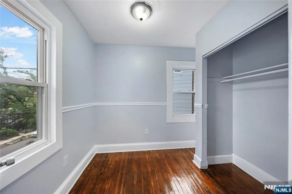 125 Pine Grove Terrace Newark, NJ 07106