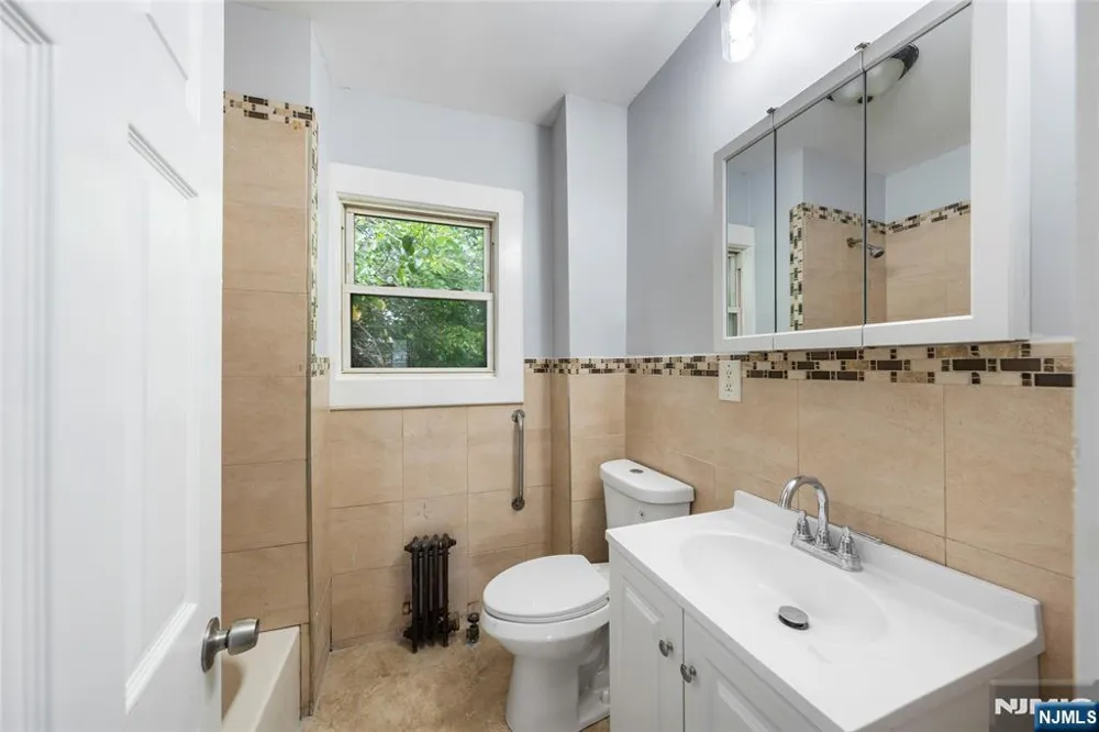 125 Pine Grove Terrace Newark, NJ 07106