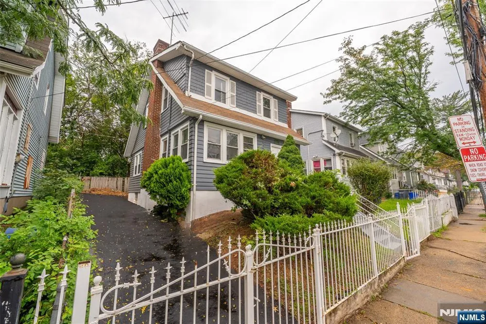 125 Pine Grove Terrace Newark, NJ 07106