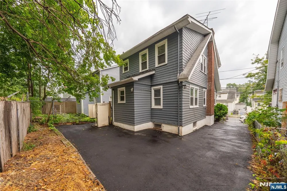 125 Pine Grove Terrace Newark, NJ 07106