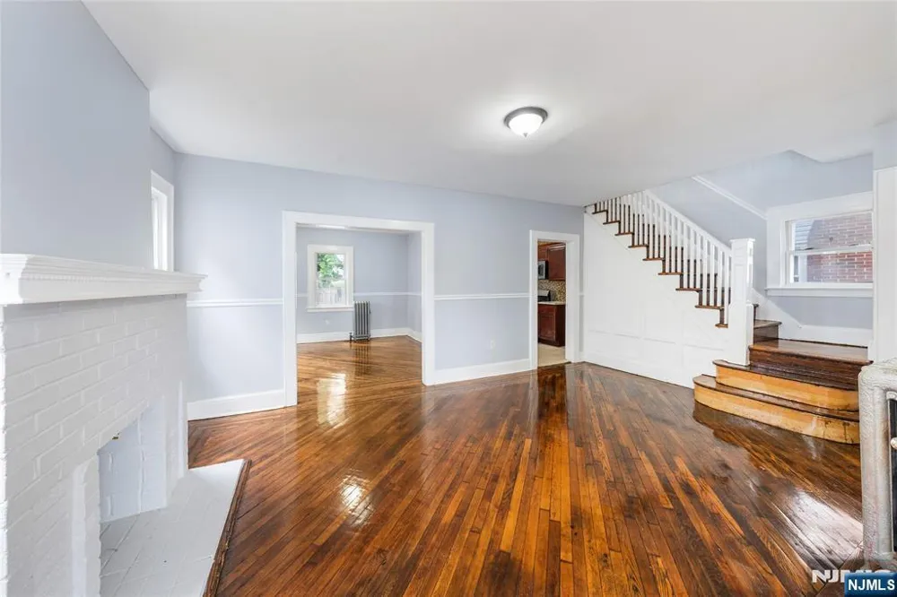 125 Pine Grove Terrace Newark, NJ 07106