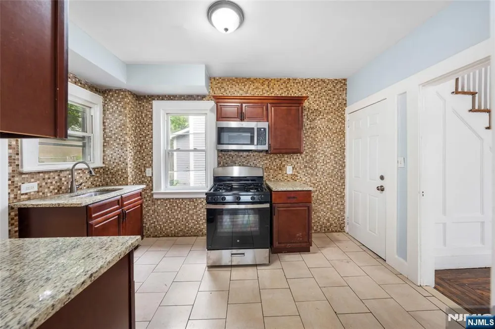 125 Pine Grove Terrace Newark, NJ 07106