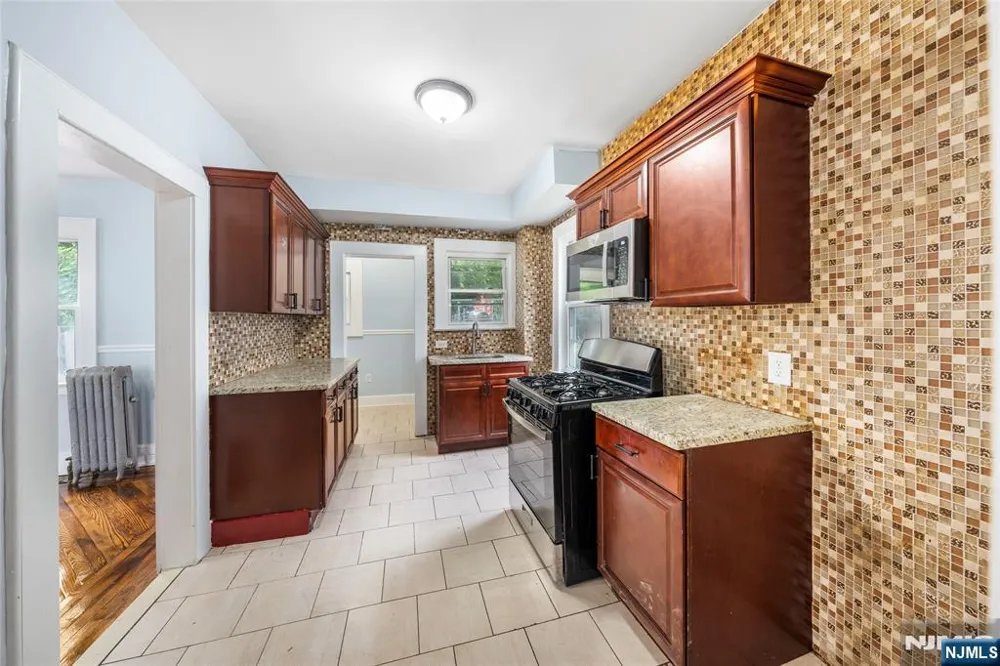 125 Pine Grove Terrace Newark, NJ 07106