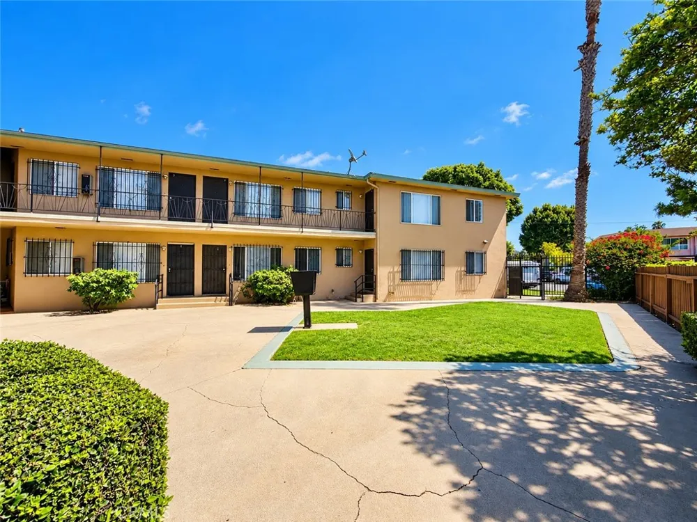 10203 England Avenue Inglewood, CA 90303