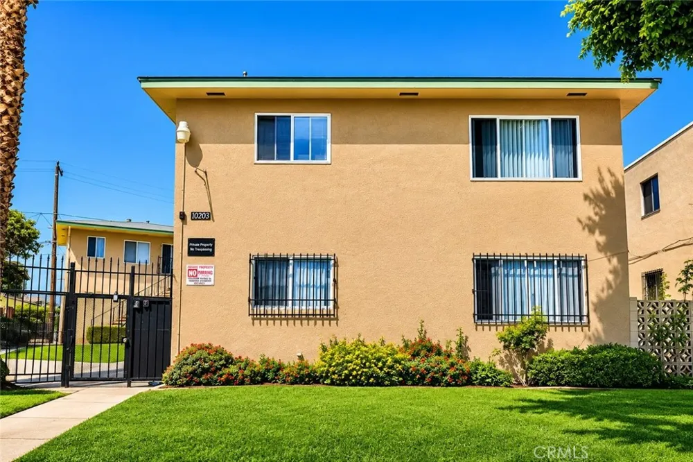 10203 England Avenue Inglewood, CA 90303