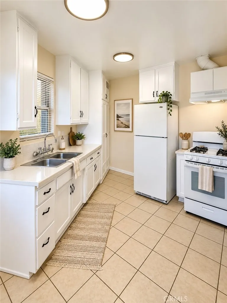 10203 England Avenue Inglewood, CA 90303