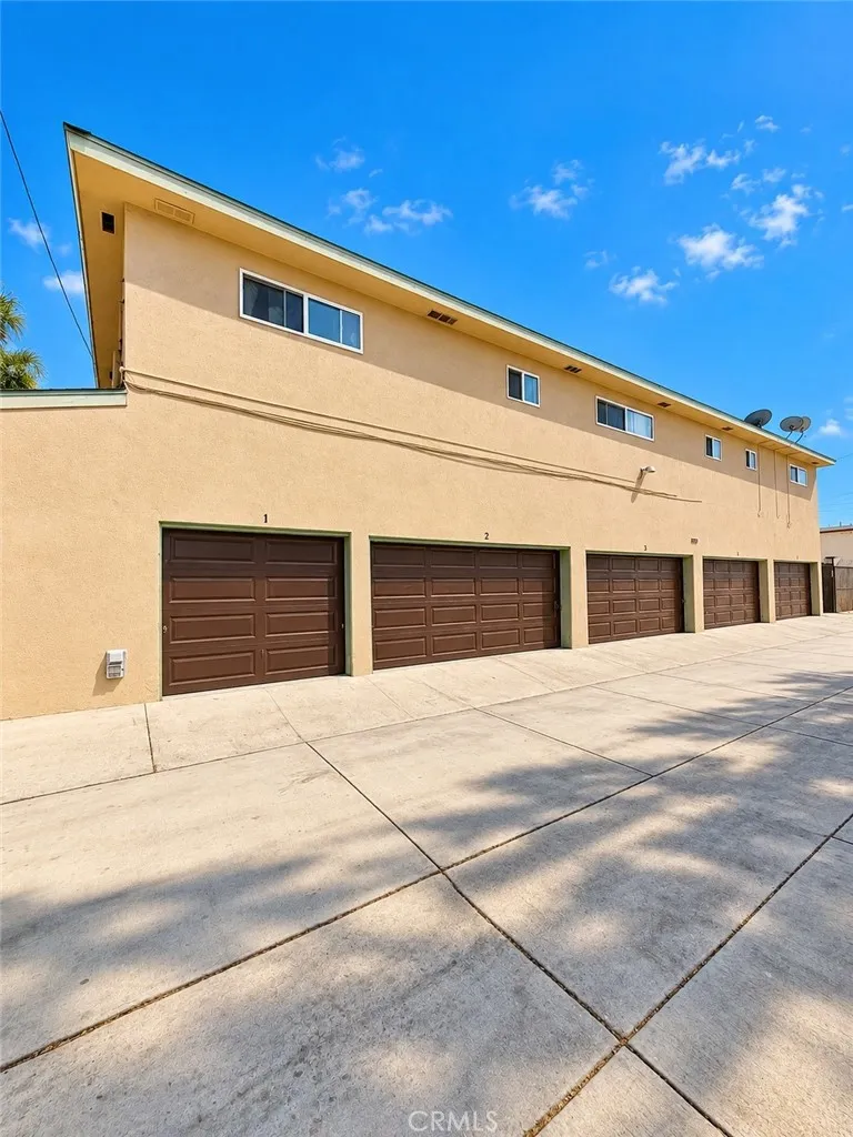 10203 England Avenue Inglewood, CA 90303