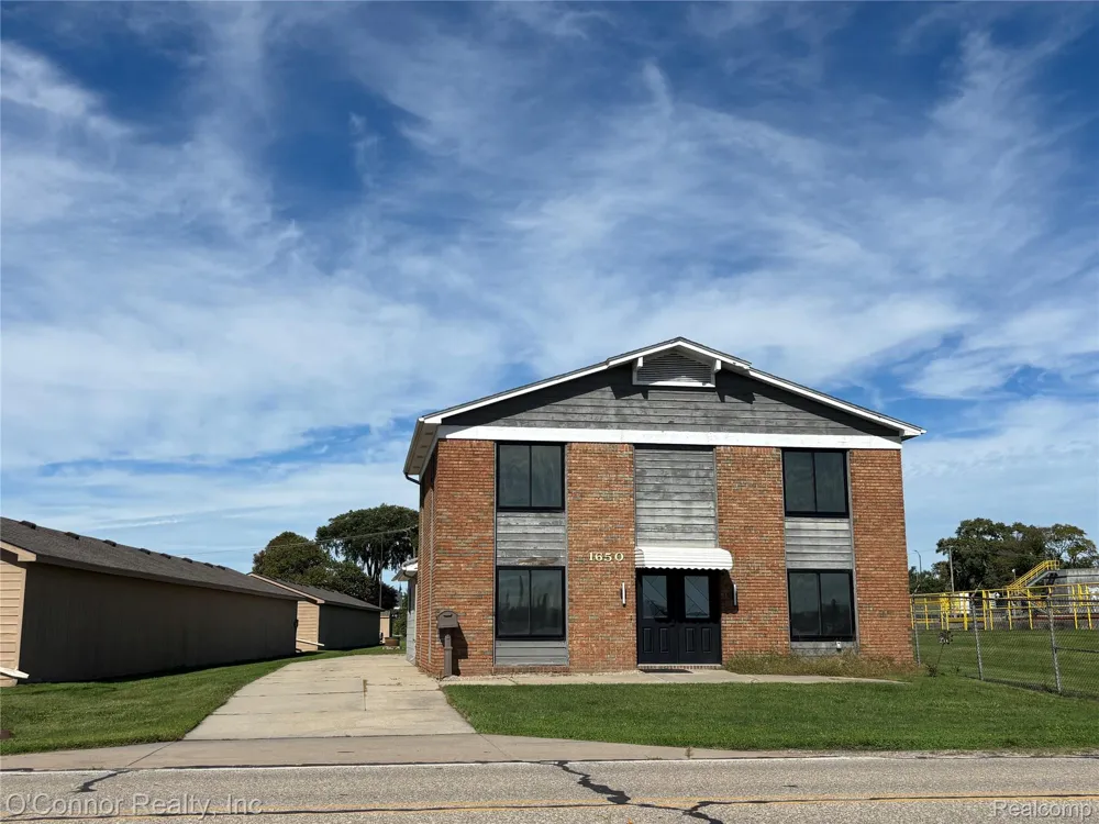 1650 River Road Marysville City, MI 48040
