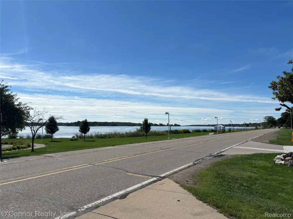 1650 River Road Marysville City, MI 48040