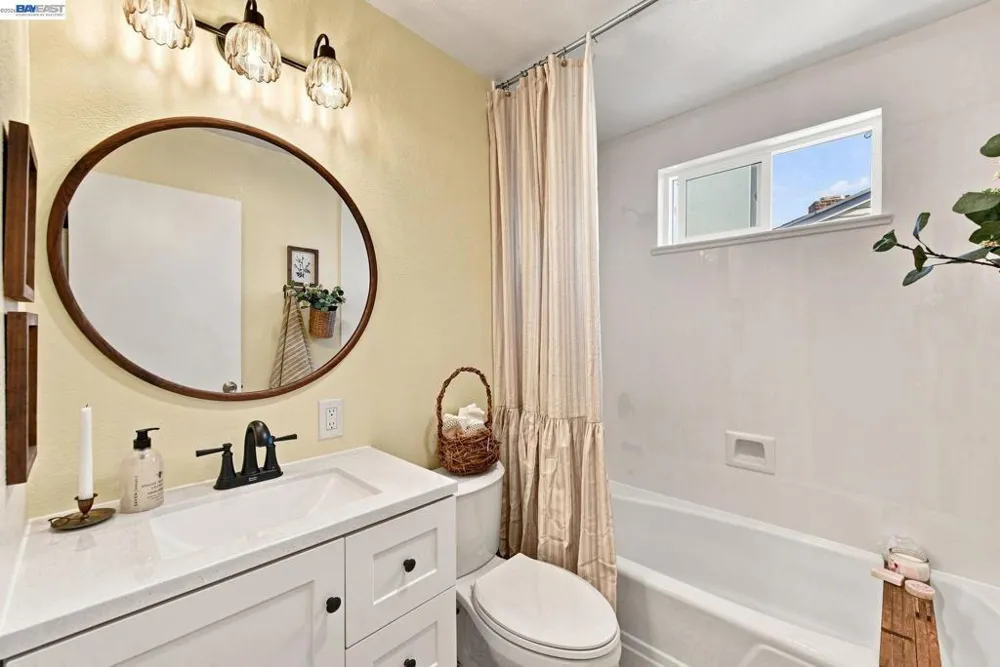 158 Via Bolsa San Lorenzo, CA 94580