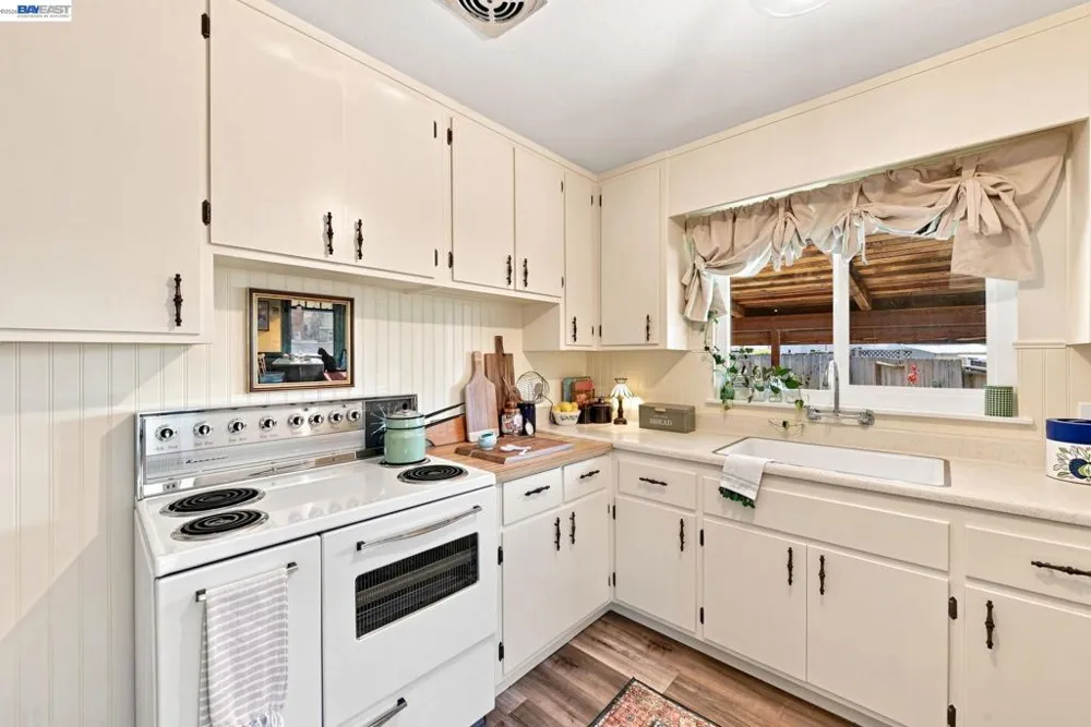 158 Via Bolsa San Lorenzo, CA 94580