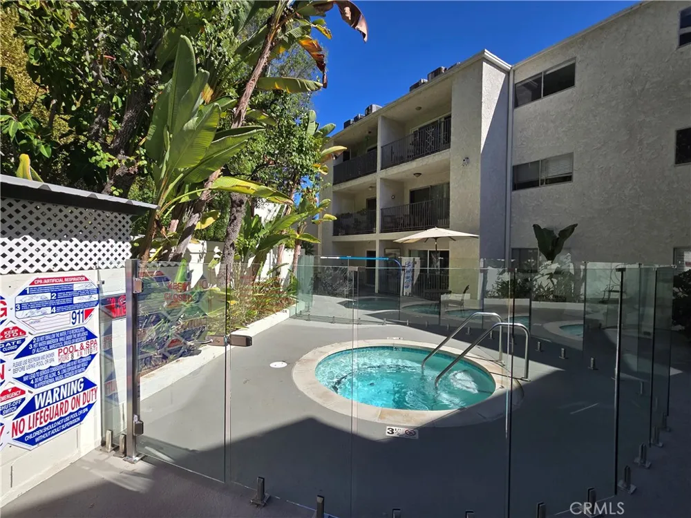 1230 Horn #408 West Hollywood, CA 90069