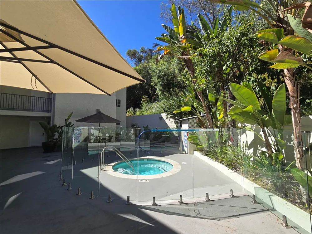 1230 Horn #408 West Hollywood, CA 90069
