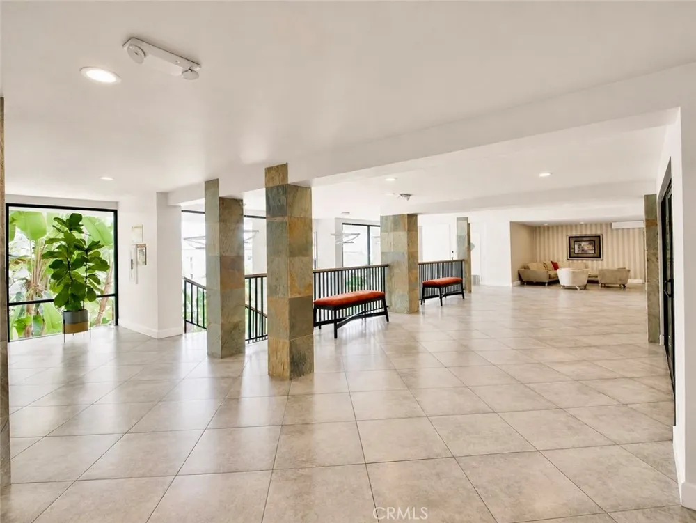 1230 Horn #408 West Hollywood, CA 90069