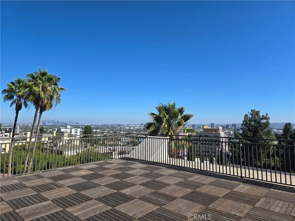 1230 Horn #408 West Hollywood, CA 90069