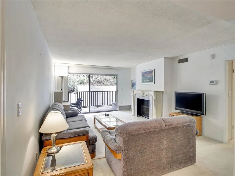1230 Horn #408 West Hollywood, CA 90069