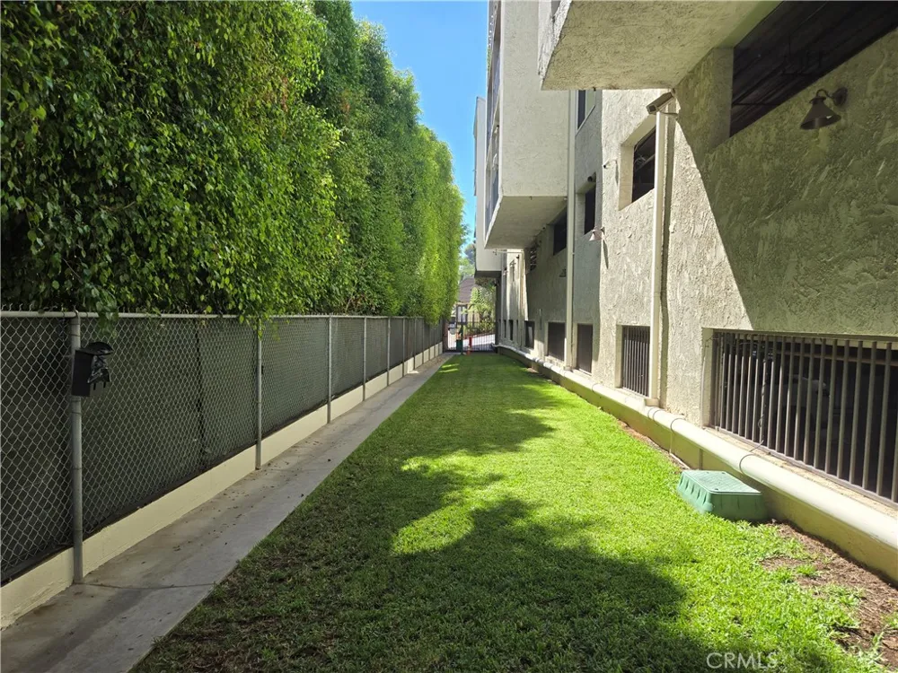 1230 Horn #408 West Hollywood, CA 90069