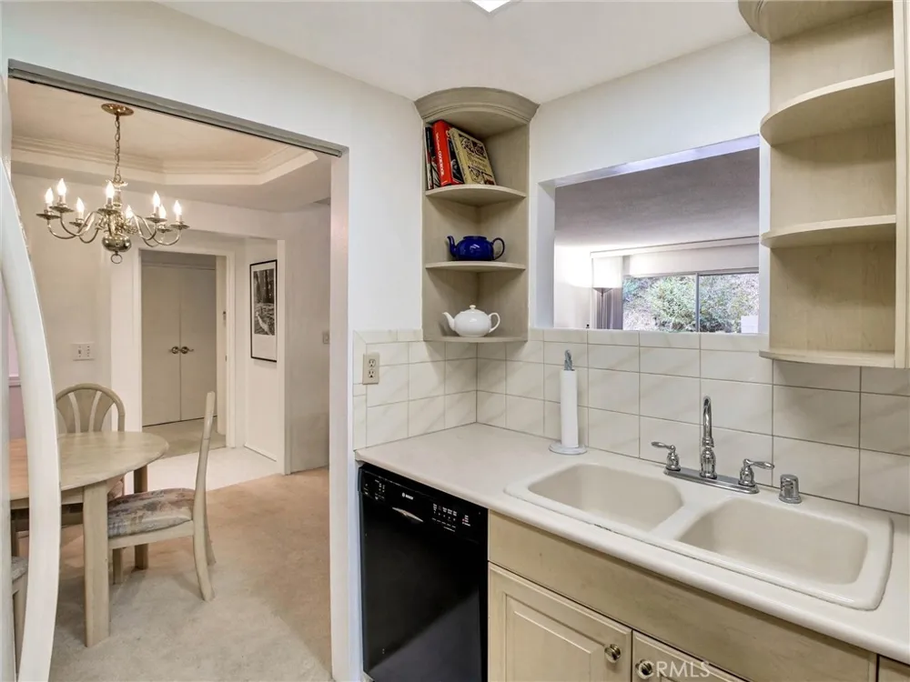 1230 Horn #408 West Hollywood, CA 90069